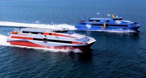 L'Express des Iles on Water 2 (002)