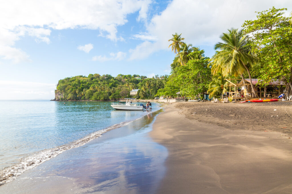 travel to dominica from canada