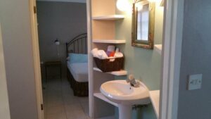 2 Bedroom 1Bath Bathroom
